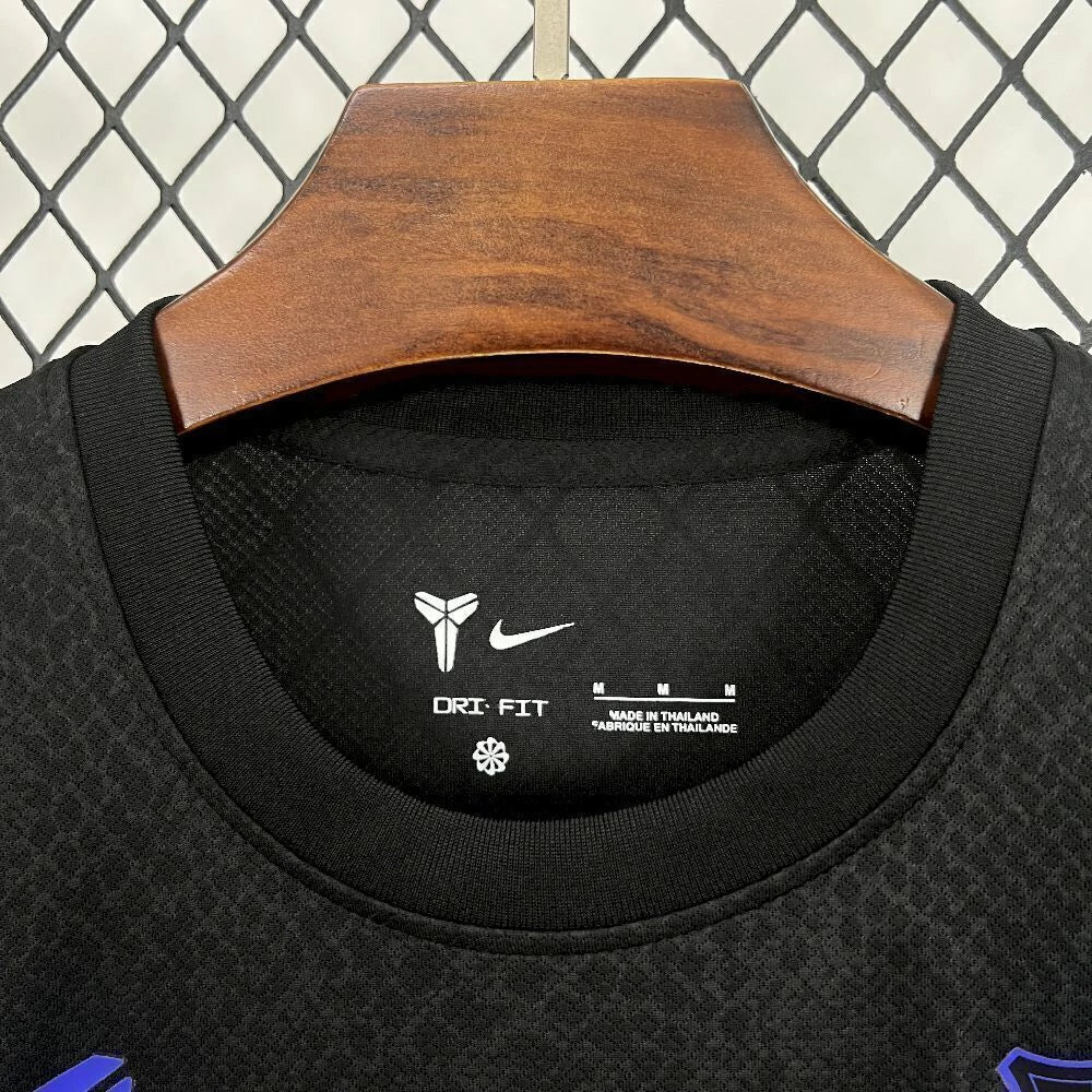 Camisa Barcelona Treino "Nike x Kobe Bryant" 2025/26 Nike Torcedor Masculina - Preta