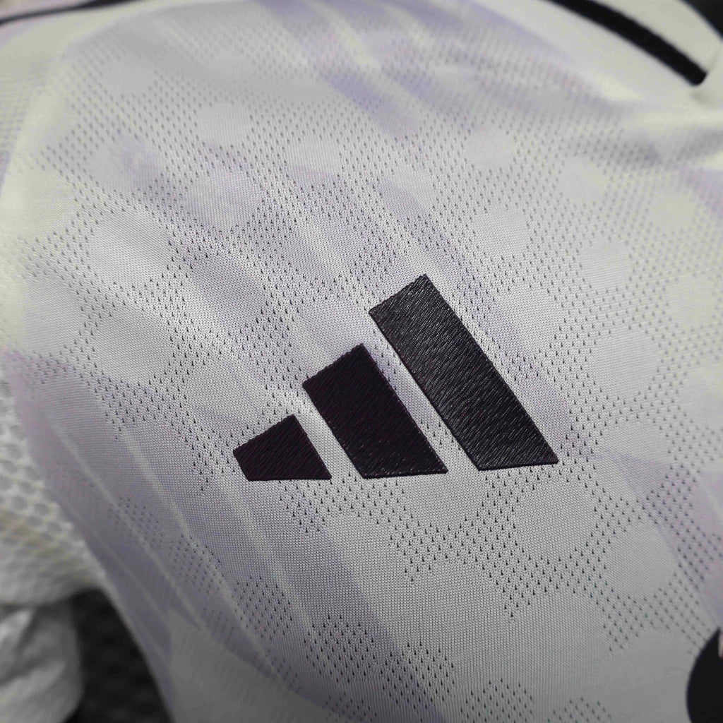Camisa Manchester United Away II 2025/26 Adidas Jogador Masculina - Branca e Lilás