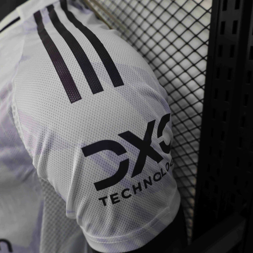 Camisa Manchester United Away II 2025/26 Adidas Jogador Masculina - Branca e Lilás